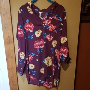 Floral long sleeve tunic top.